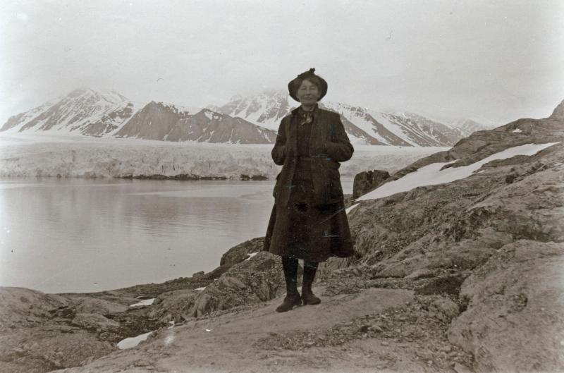 Hanna Resvoll-Holmsen på Svalbard