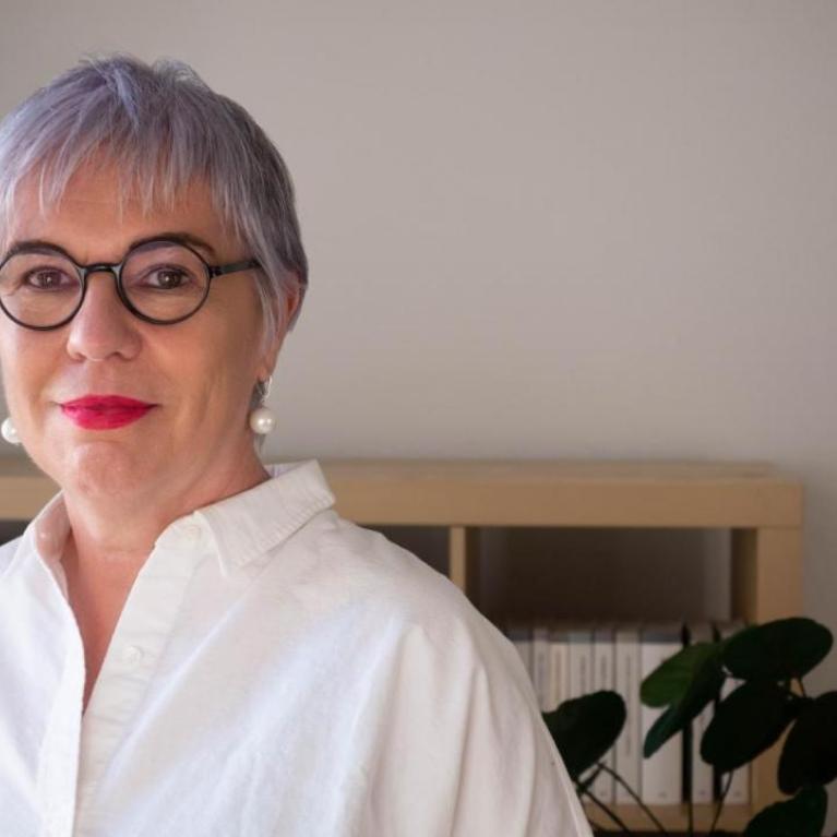 Andrea Pető mottar UiOs menneskerettighetspris for sitt arbeid for akademisk frihet og institusjonell autonomi. Andrea Pető er historiker og kjønnsforsker, og mottar UiOs menneskerettighetspris for sitt arbeid for akademisk frihet og institusjonell autonomi.