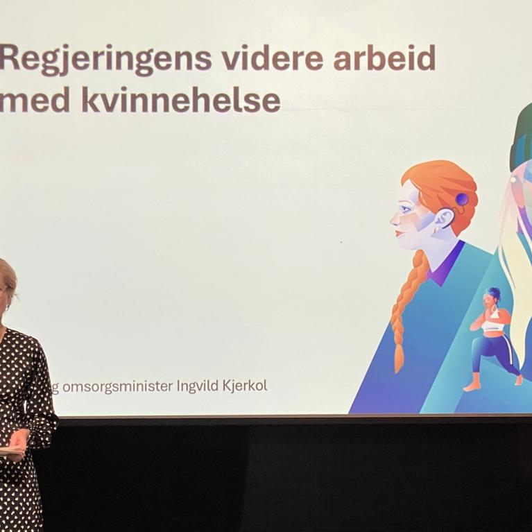 Helse- og omsorgsminister Ingvild Kjerkol mottar NOU om kvinnehelse