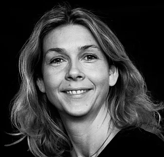 Hedvig Nordeng: Kvinne med halvlangt hår, sort-hvitt-bilde Hedvig Nordeng: Kvinne med halvlangt hår, sort-hvitt-bilde